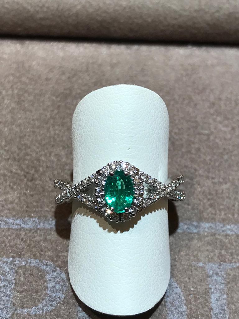 750% White Gold Emerald Ring