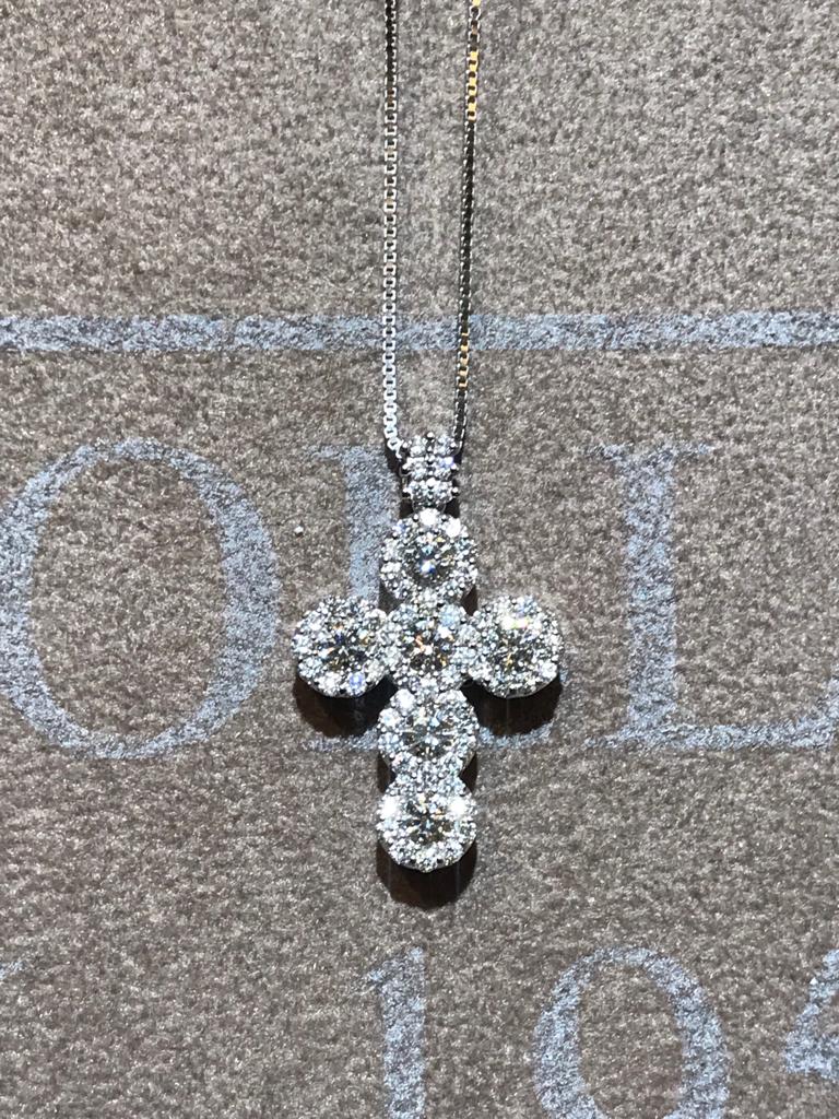 750% White Gold Cross Pendant