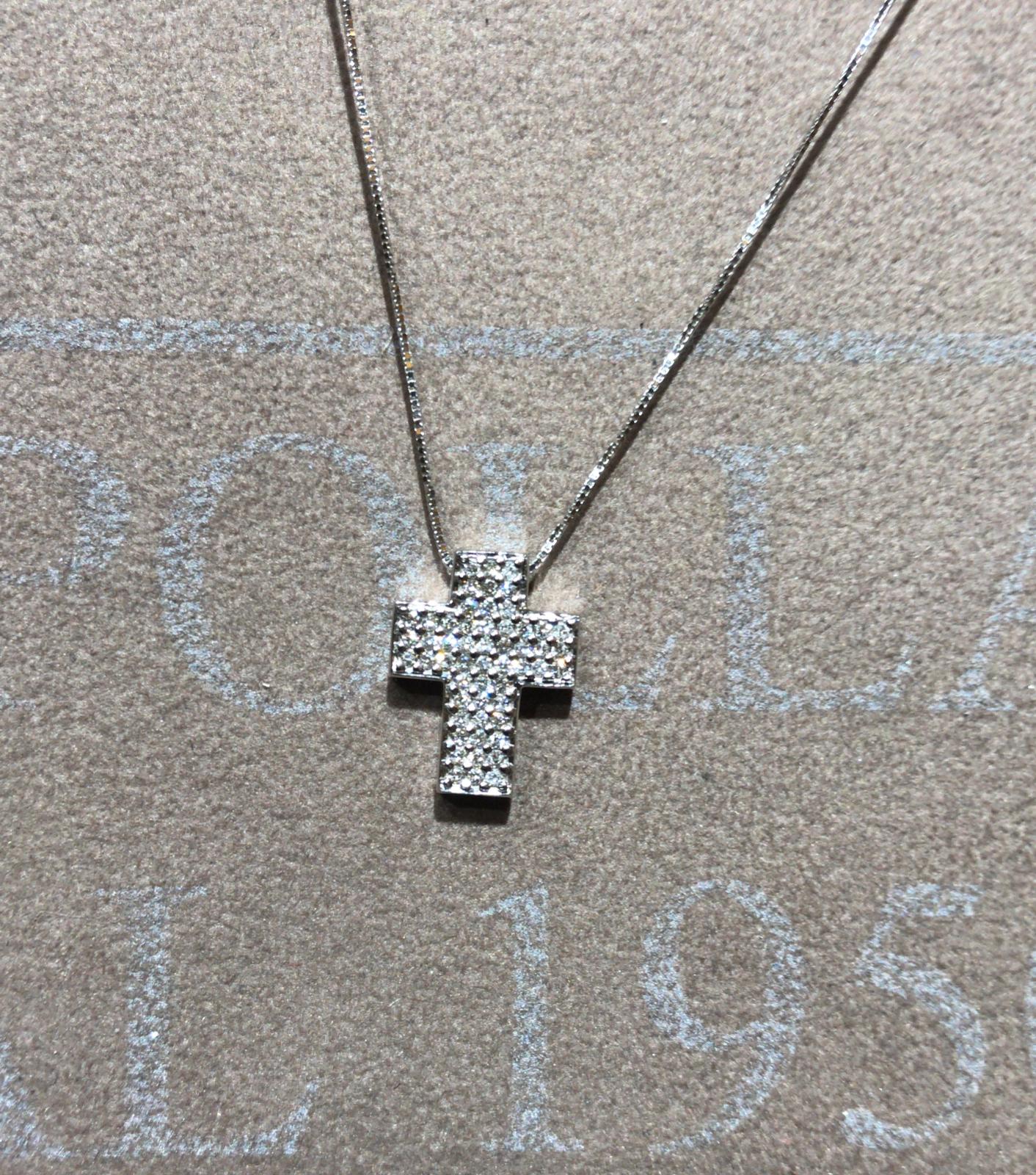 750% White Gold Cross Pendant