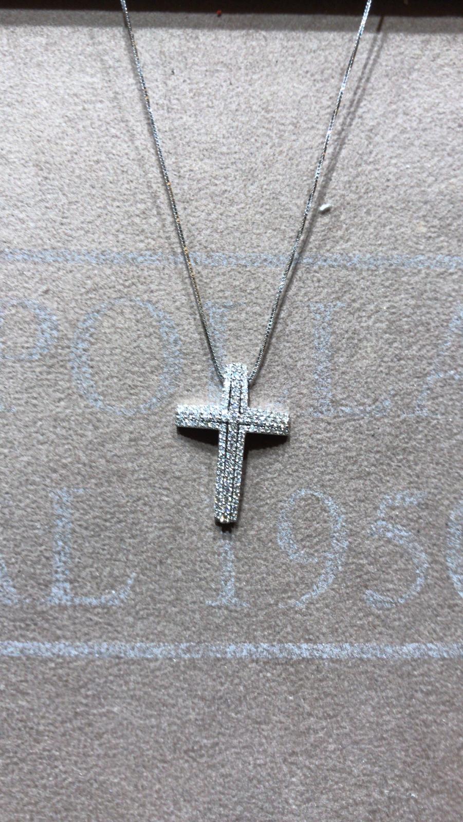 750% white gold cross pendant