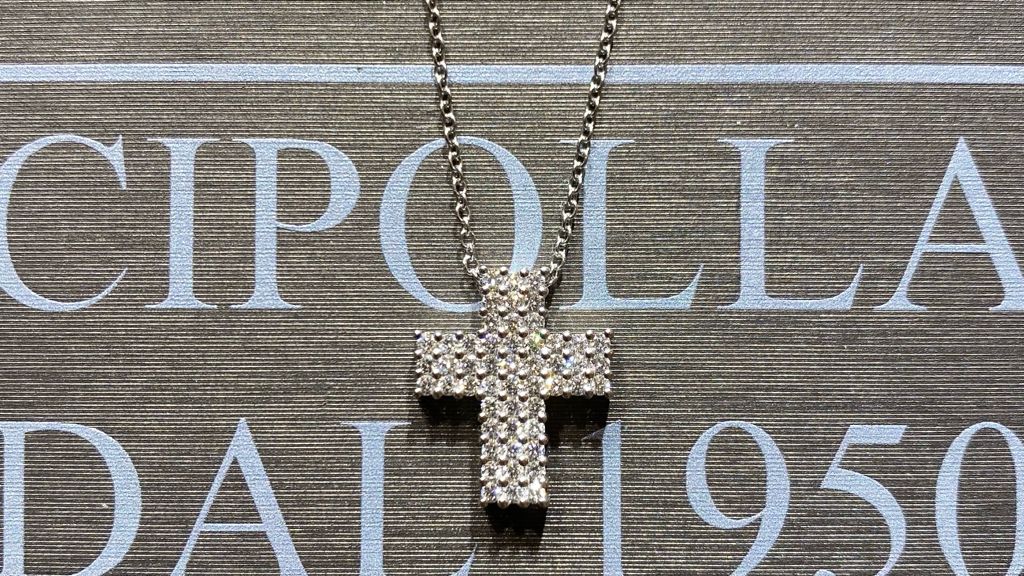 white gold cross pendant 750% diamonds 0.70ct color E/vvs1