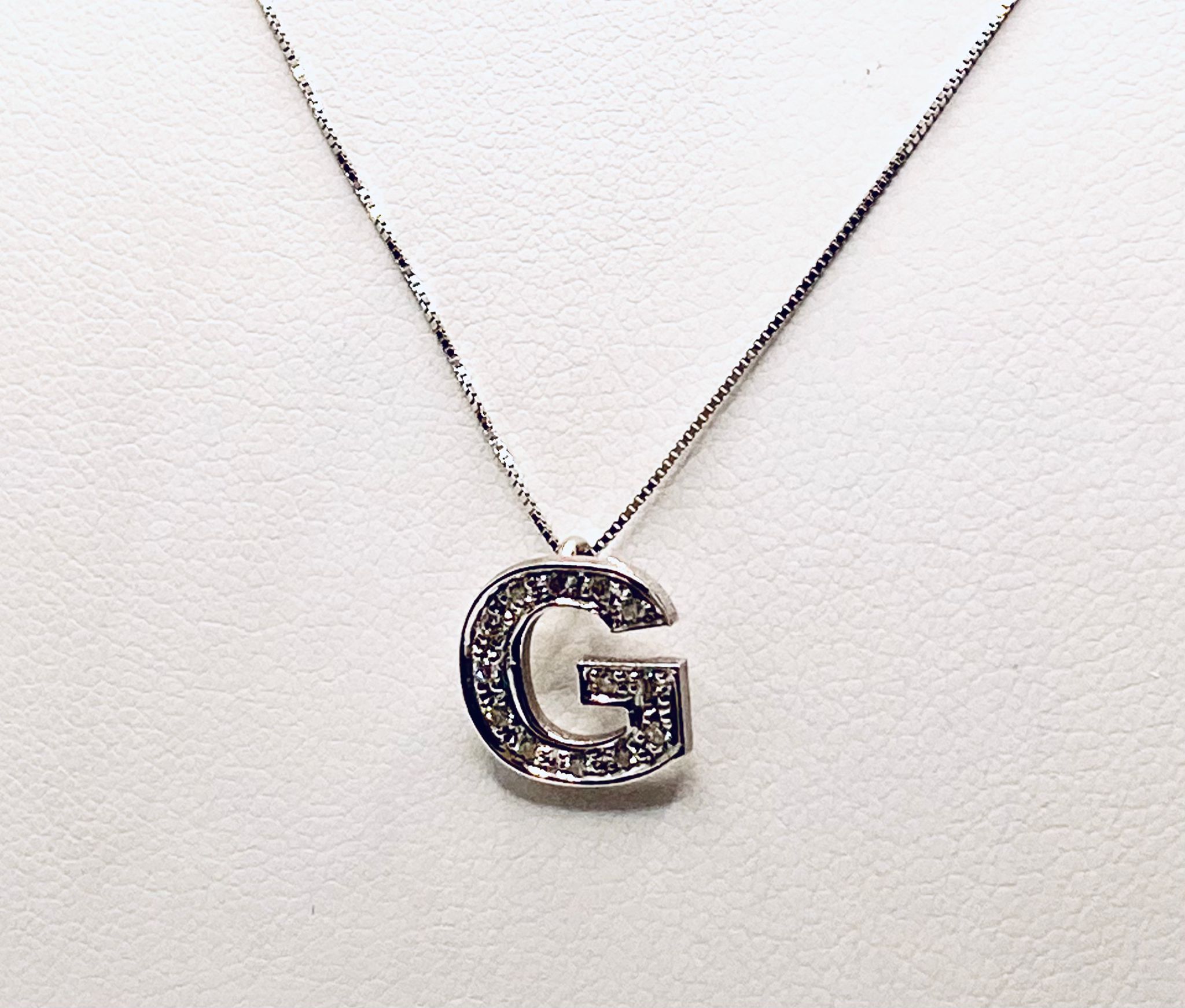 Pendant letter G in gold and diamonds art. LT-G