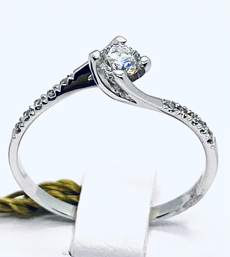 GOLD AND DIAMOND SOLITAIRE RING ART. CODE AN2171