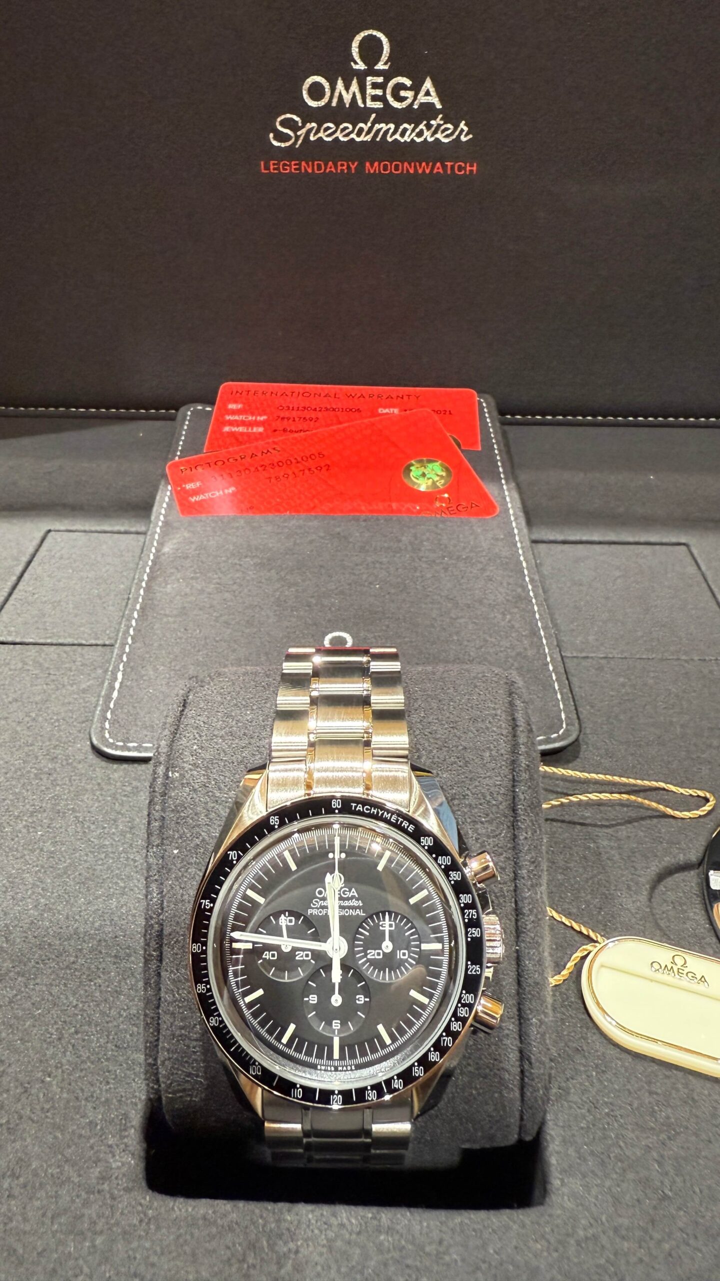 Orologio OMEGA Speedmaster Leggendary Moonwatch Professional 311.30.42.30.01.005